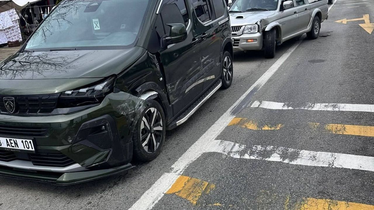 Görele Liman Kavşağı'nda Maddi Hasarlı Trafik Kazası