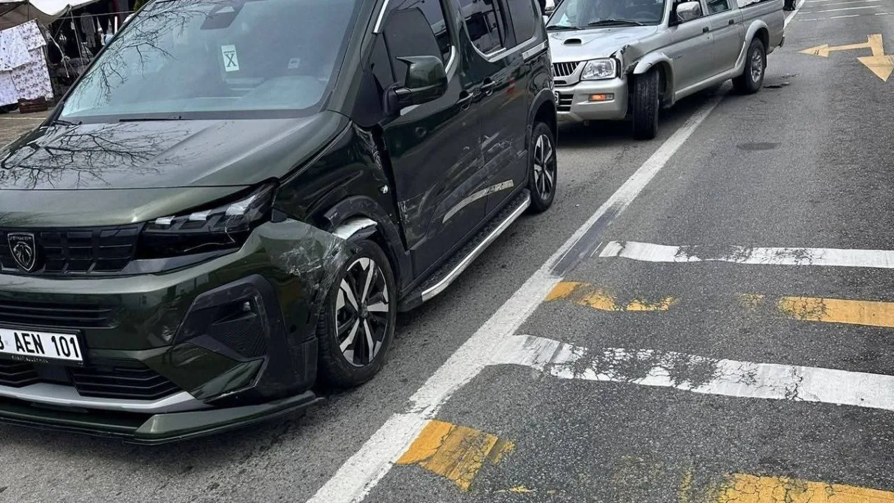 Görele Liman Kavşağı'nda Maddi Hasarlı Trafik Kazası