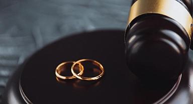 İzmir'de Boşanma Davalarında Dikkat Çeken Eğilimler: Uzmanlar Nedenlerini Açıkladı