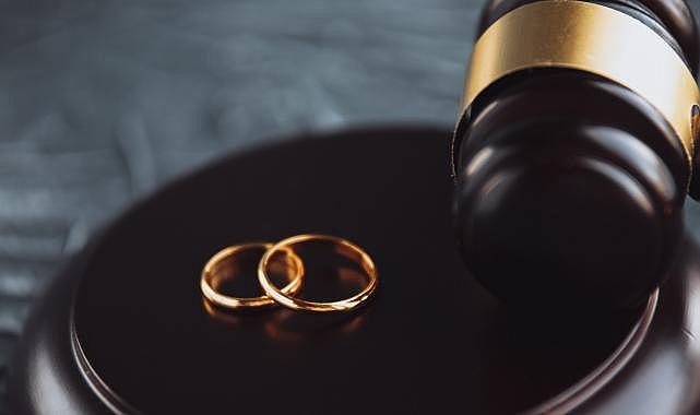 İzmir'de Boşanma Davalarında Dikkat Çeken Eğilimler: Uzmanlar Nedenlerini Açıkladı