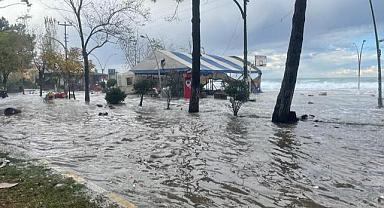 Giresun'da fırtına sonucu yükselen dalgalar zarara yol açtı